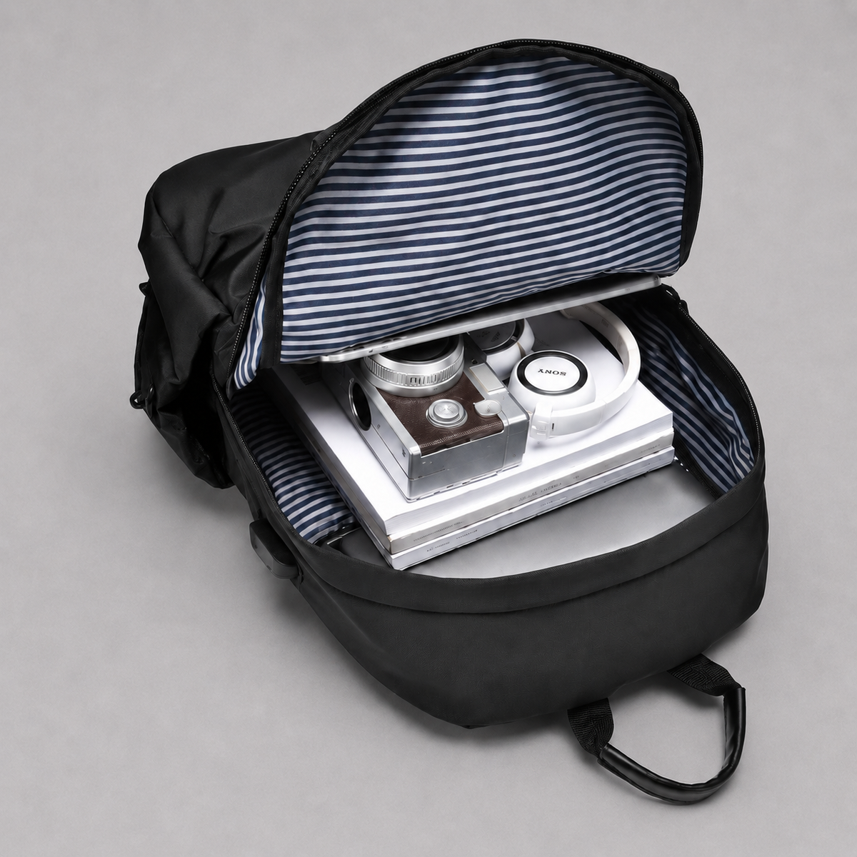 Oswin | Men's Minimalist Multi-Pocket Everyday Backpack - original photo 4