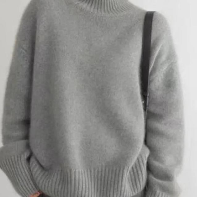Cashmere Turtleneck Sweater with Oversized Fit
