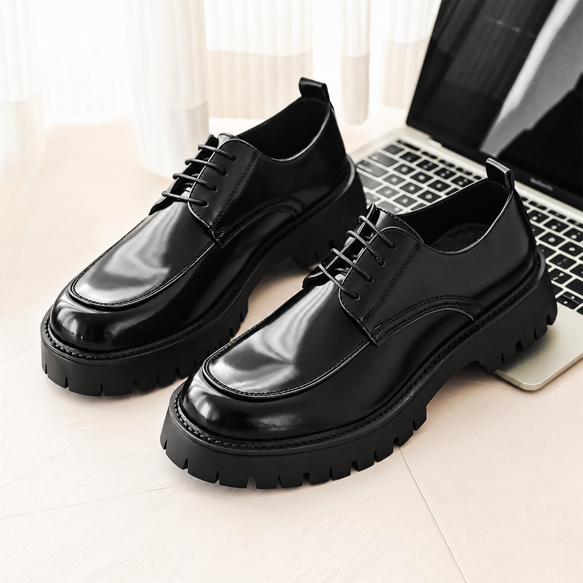 Men’s Glossy Chunky Derby Shoes with Apron Toe and Gradient Finish