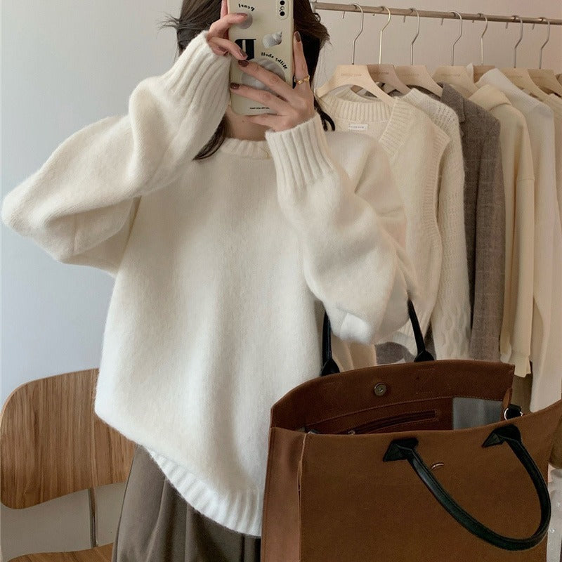 Pullover Sweater in Relaxed Knit with Round Neck