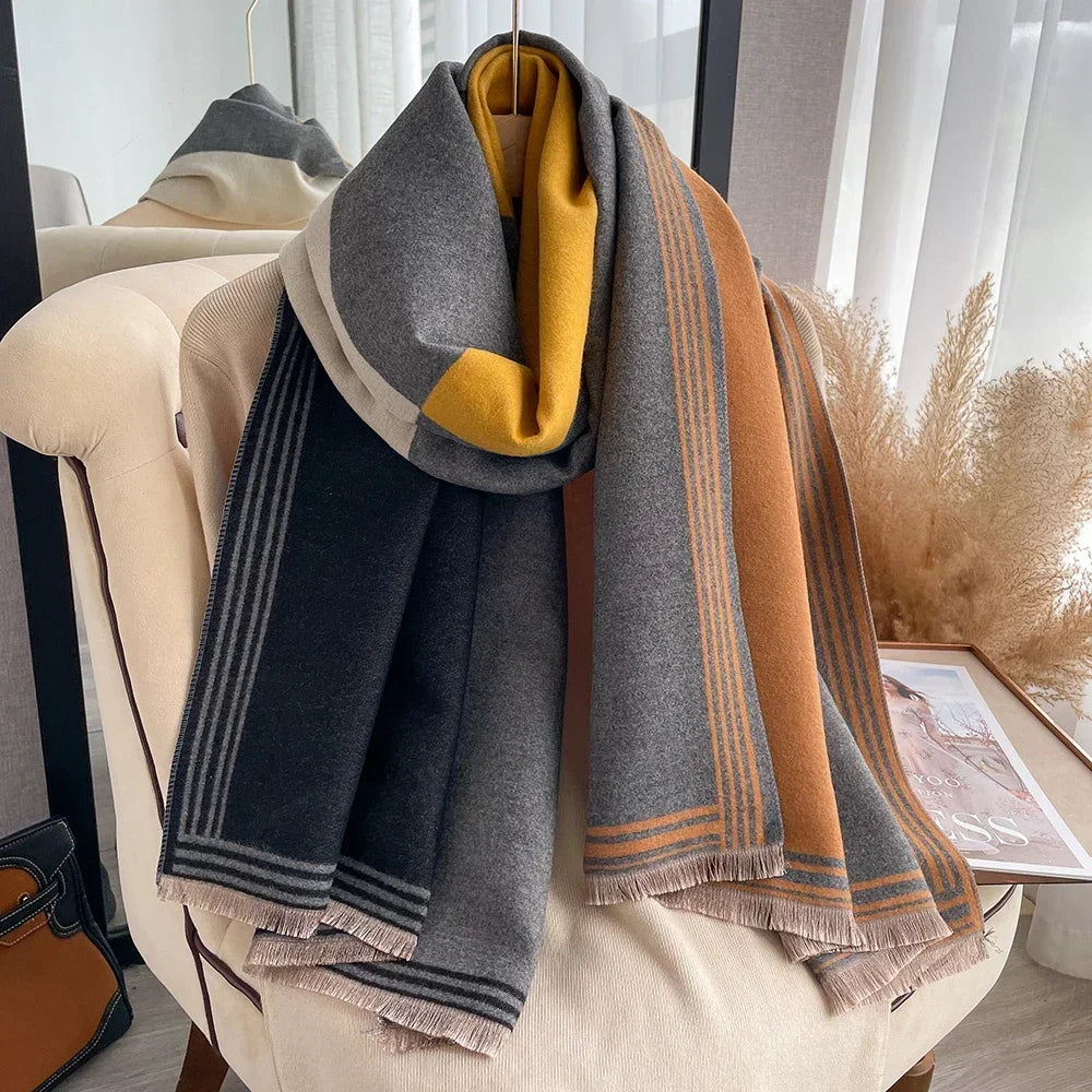 Scarf in Wool Blend with Block Colour