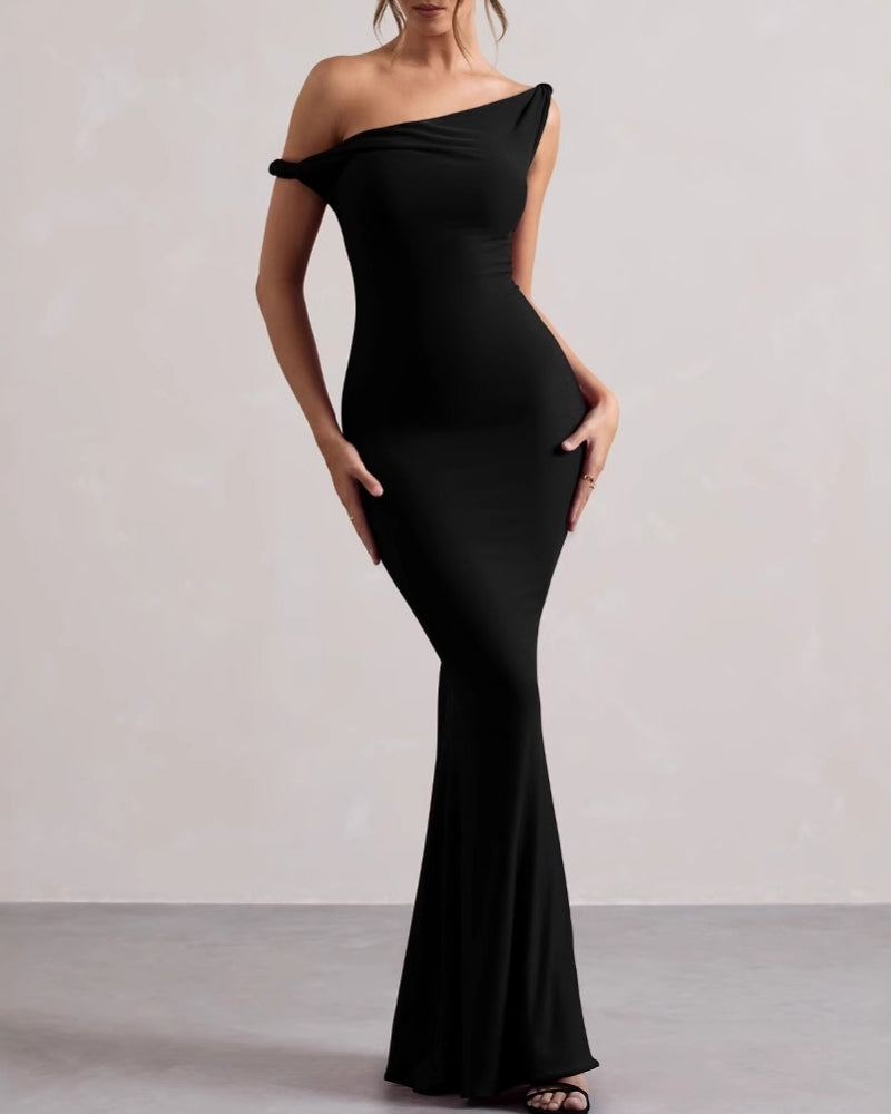 Seraphine / One-Shoulder Bodycon Maxi Dress