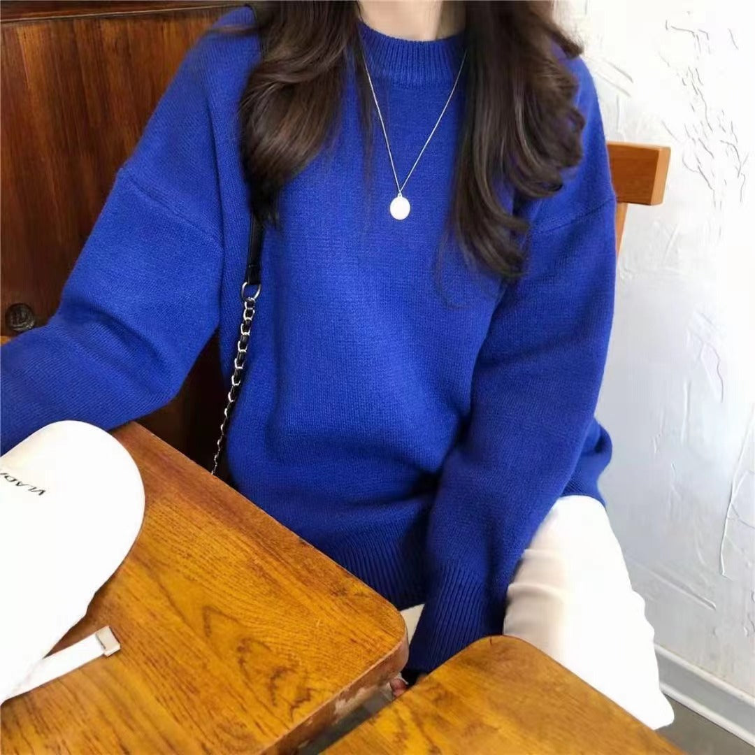 Pullover Sweater in Relaxed Knit with Round Neck