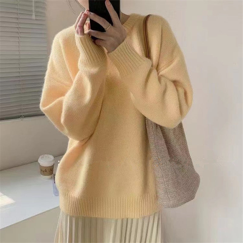 Pullover Sweater in Relaxed Knit with Round Neck