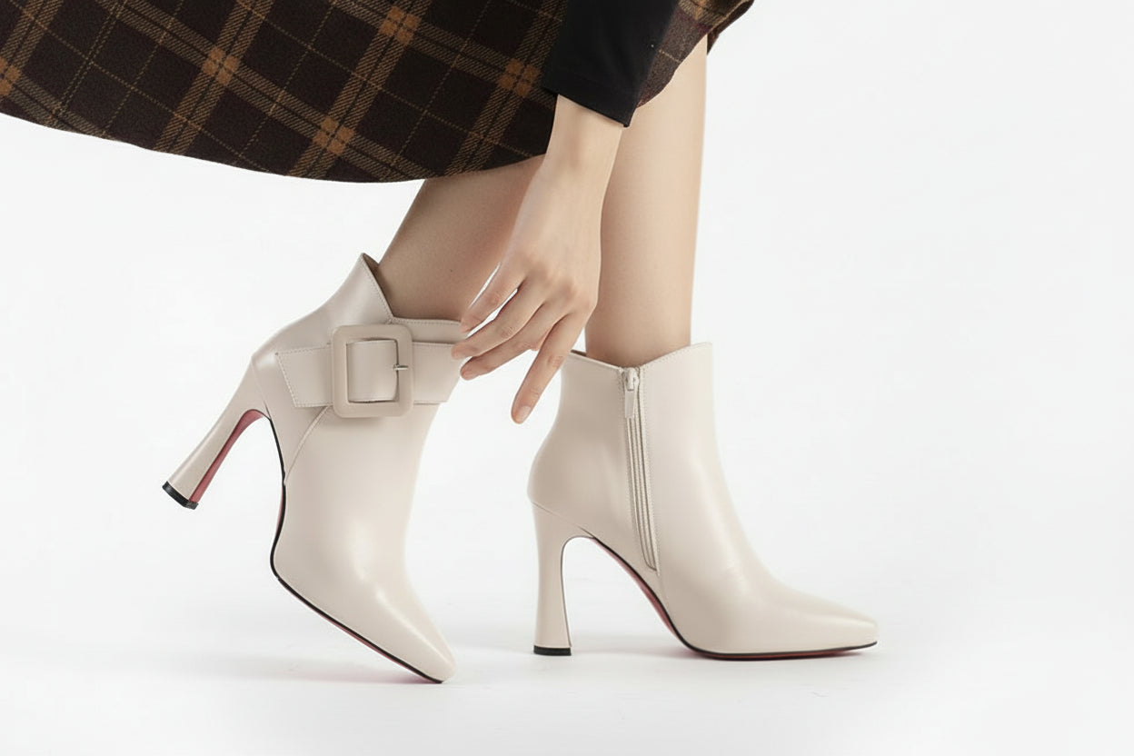 Vérone / Platform Ankle Boots Pointed Toe Chunky Heel Boots with Buckle Detail
