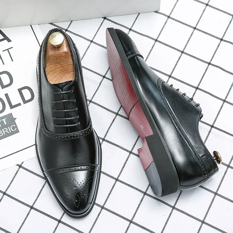Men’s Cap-Toe Oxford Shoes with Brogue Detailing and Lace-Up Fastening